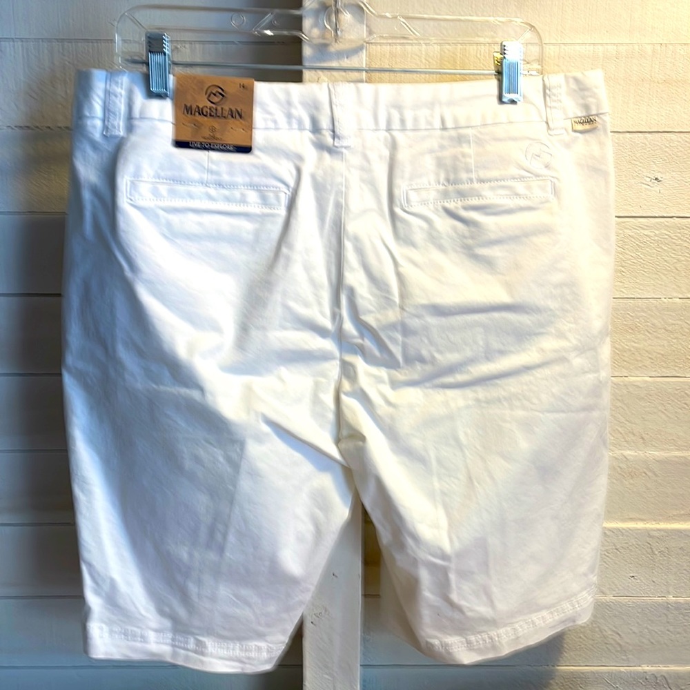 Magellan, Brand new, white Bermuda shorts, great for summer - Picture 2 of 4